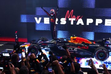 Max Verstappen wins the Qatar Grand Prix, taking the title fight to Abu Dhabi