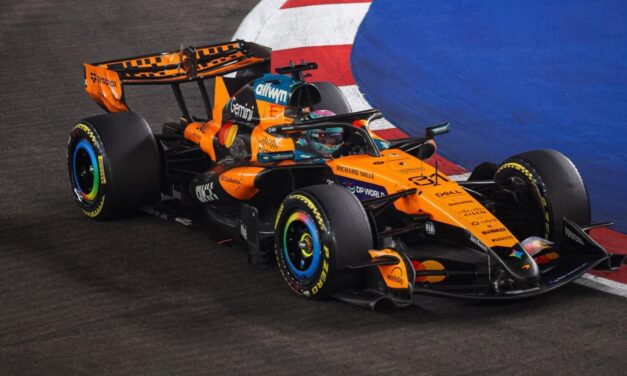 McLaren Plans Phased F1 Upgrades as Team Targets Podiums and 2027 Development